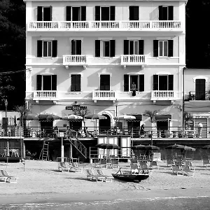 Baia 3*, Monterosso al Mare Italy